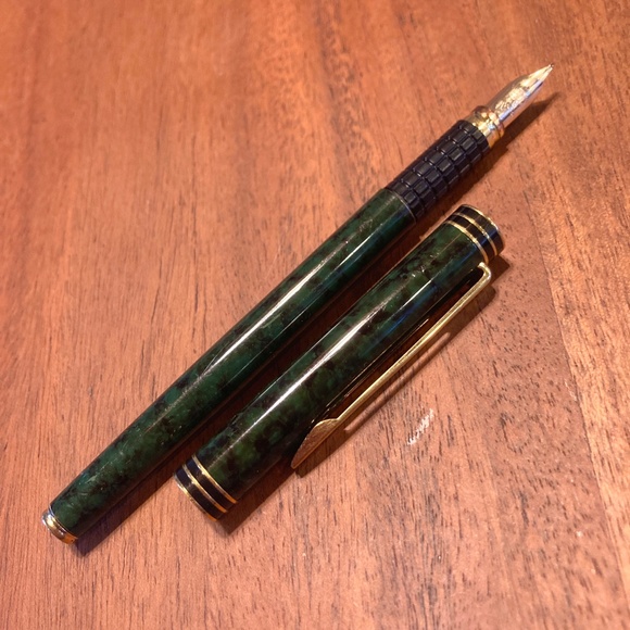 Waterman Exclusive Fountain Pen 18K ideal Nib, Green Marble - Picture 4 of 5